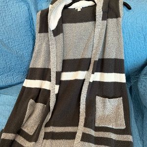 Gray vest with hood. Size 22/24.